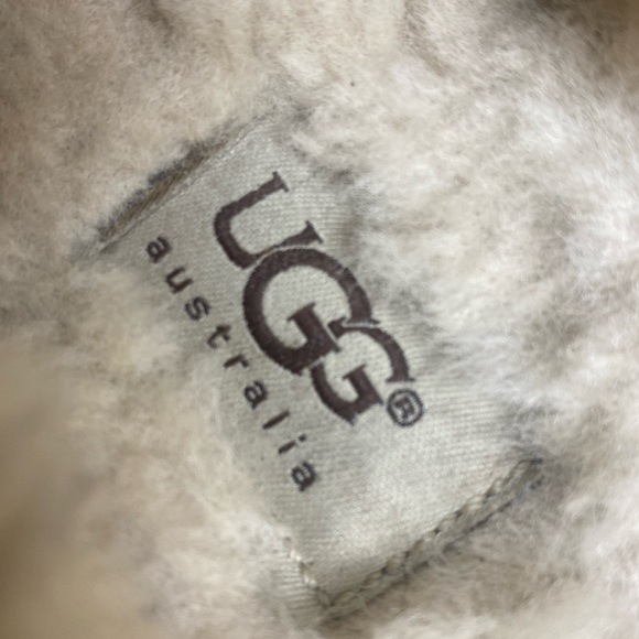 UGG Dakota Tan Suede Slippers Size 8 - Picture 8 of 17